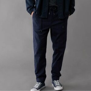 American Eagle Mens NWT Flex Athletic Fit Easy Pant Size M Navy Stripe Tie Waist
